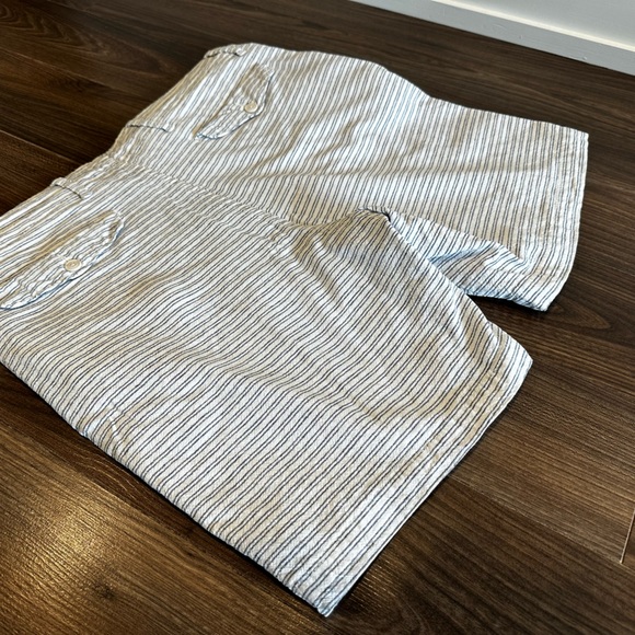 Old navy men’s shorts, size 34 - Picture 3 of 4